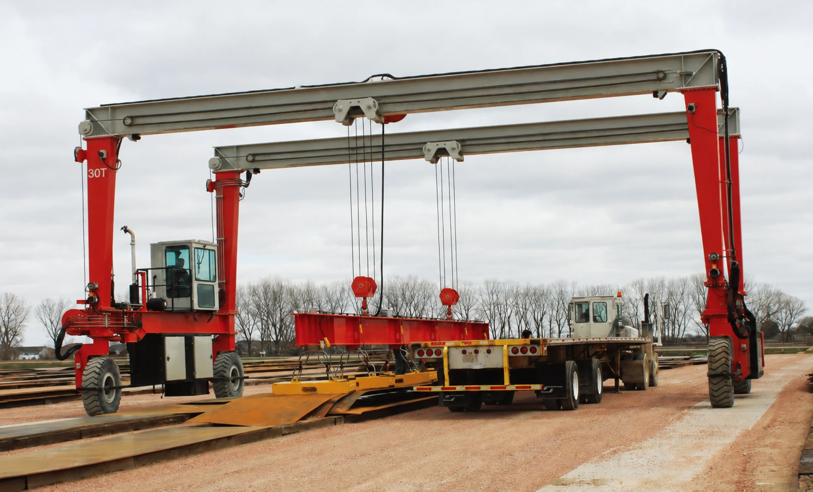 Double-girder rubber-tyred gantry crane — Image 1